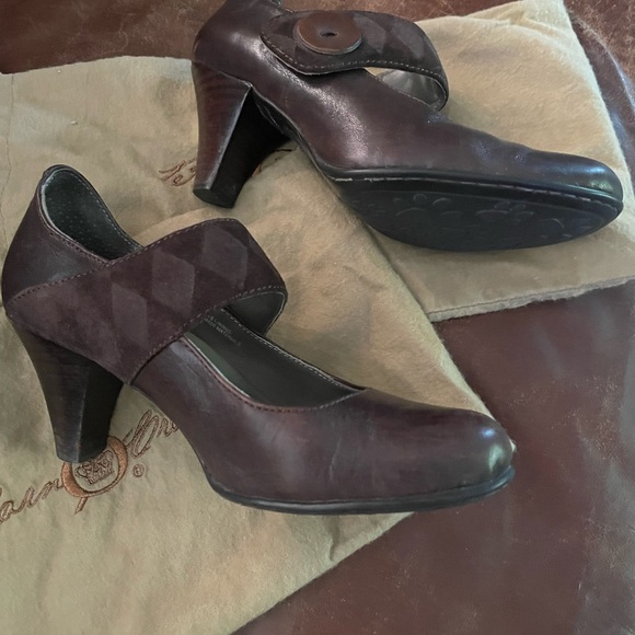 Born Mary Jane’s good a little wear on the heel. - Picture 3 of 4